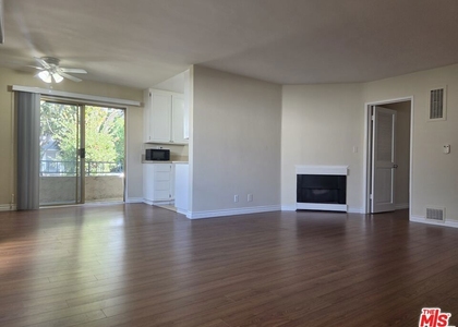 818 7th Street - Photo 1