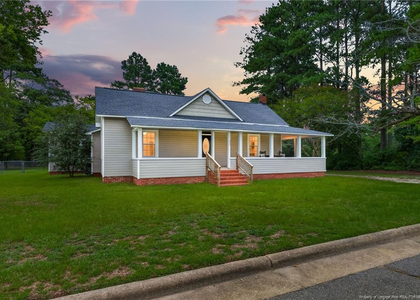 423 E Edinborough Avenue - Photo 1