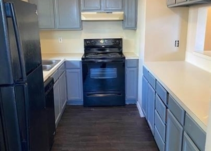 139 Elm Dr - Photo 1
