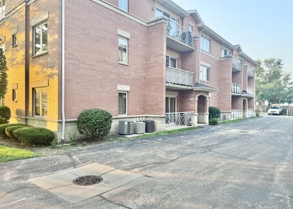 5965 N Northwest Highway - Photo 1