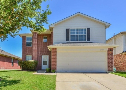 5722 W Harrow Drive - Photo 1