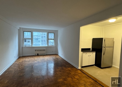 East 55 Street - Photo 1