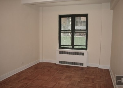 East 56 Street - Photo 1