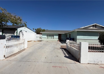 6206 W University Avenue - Photo 1