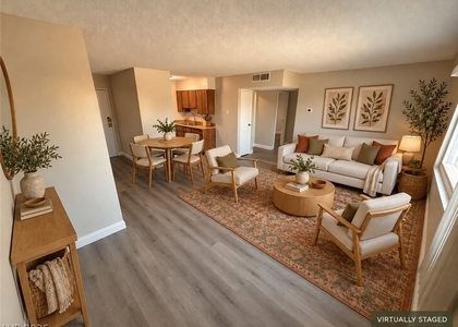 225 E Foster Avenue - Photo 1