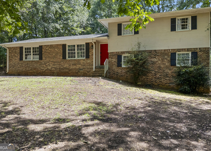 527 University Circle - Photo 1