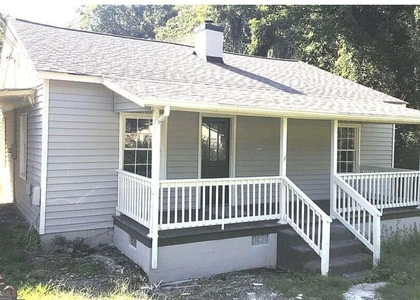 201 S Pine Street - Photo 1