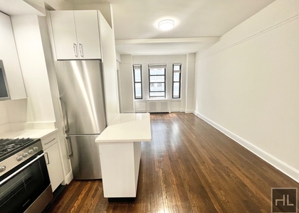 East 46 Street - Photo 1