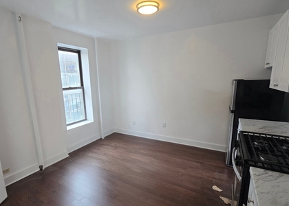 York Avenue - Photo 1