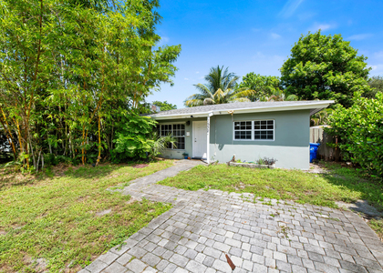 1532 Nw 7th Avenue - Photo 1