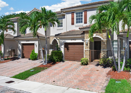 21952 Sw 93rd Place - Photo 1