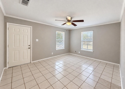 1613 N College Street - Photo 1