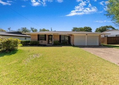 817 Warren Way - Photo 1