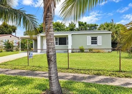 330 W 29th Street W - Photo 1