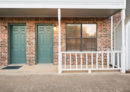 929 W Hickory Street - Photo 1