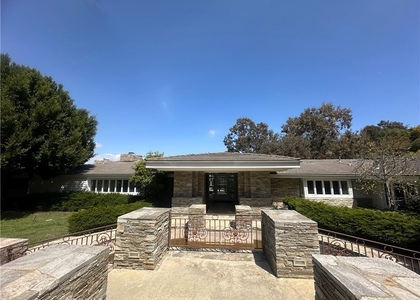 60 Crest Road E - Photo 1