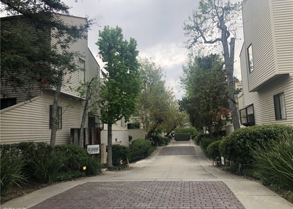 762 W Naomi Avenue - Photo 1