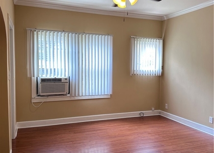 204 E Maple - Photo 1