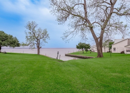 400 Echo Lane - Photo 1