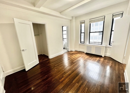 East 46 Street - Photo 1
