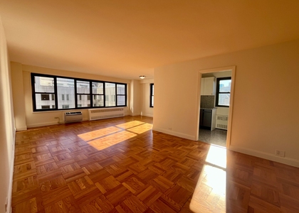 Fourth Avenue - Photo 1