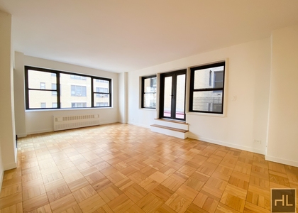 East 55 Street - Photo 1