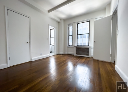 East 46 Street - Photo 1