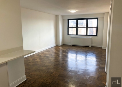 E 16 St - Photo 1