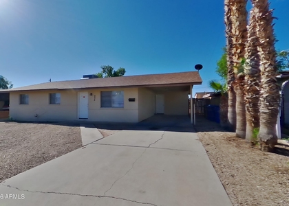 935 E 10th Drive - Photo 1