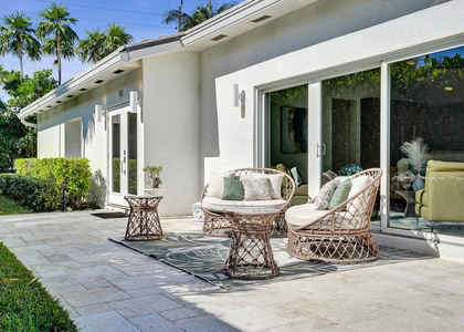 1212 Hillsboro Mile - Photo 1