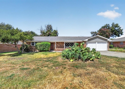5900 Whitman Avenue - Photo 1