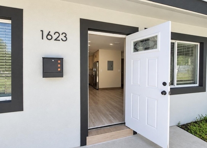 1623 Ne 3rd Avenue - Photo 1