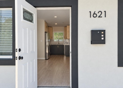 1621 Ne 3rd Avenue - Photo 1