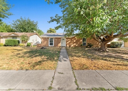 901 Wandering Way Drive - Photo 1
