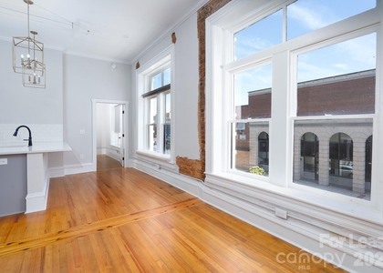 52 Union Street S - Photo 1