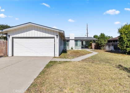 1329 N Maple Street - Photo 1