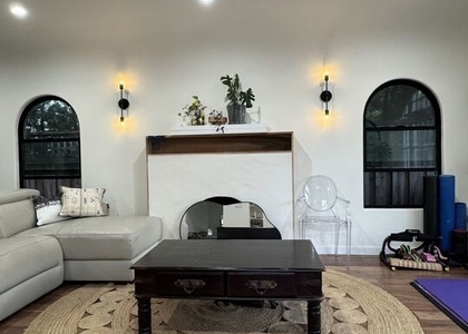 731 N Laurel Avenue - Photo 1