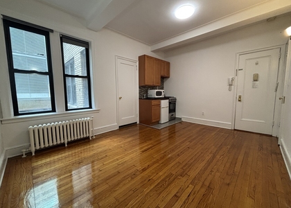 155 E 52nd Street - Photo 1