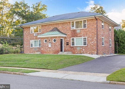 6 Clarendon Avenue - Photo 1
