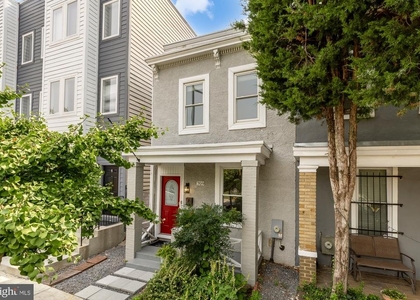 709 16th Street Ne - Photo 1