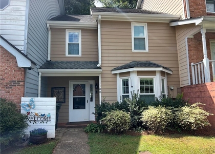 1100 Country Club Place Nw - Photo 1