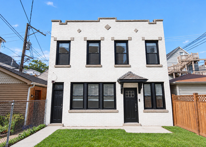 1328 W Nelson Street - Photo 1