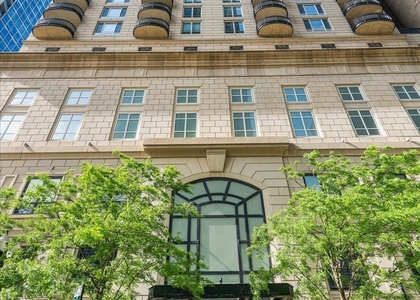 10 E Delaware Place - Photo 1