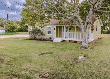 910 Brockman Street - Photo 1