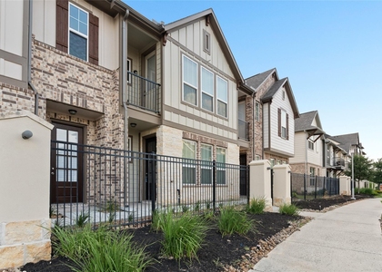 9511 Towne Lake Parkway - Photo 1
