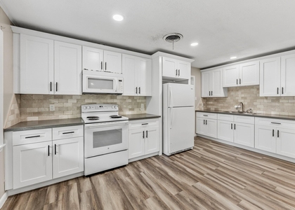 1409 20th Street - Photo 1