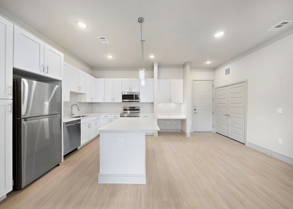4840 North Shepherd Drive - Photo 1