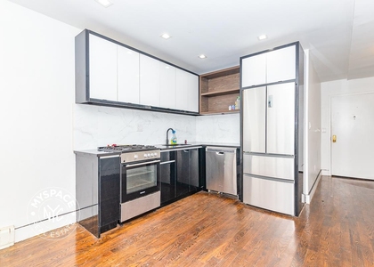 18-83 Greene Avenue - Photo 1