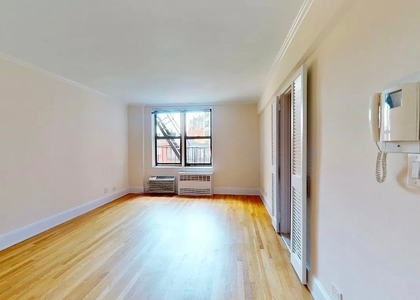 West 13 Street - Photo 1