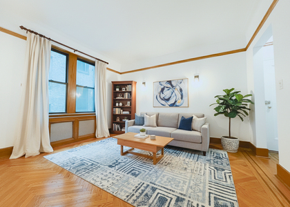 Metropolitan Avenue - Photo 1